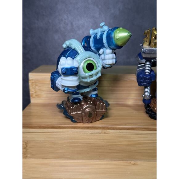 Skylanders SuperChargers Big Bubble Pop Fizz, Dive-Clops, & High Volt - Picture 2 of 4